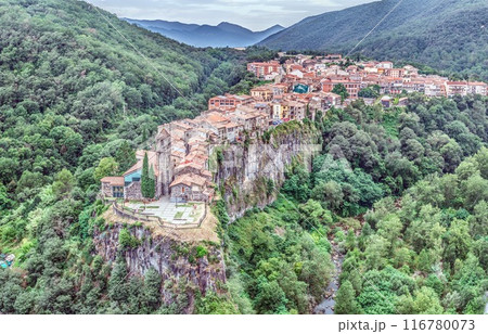 Panoramic drone picture of the historic town of Castellfollit de la Roca in Catalonia in the morning light Panoramic drone picture of the historic town of Castellfollit de la Roca in Catalonia in the morning light 116780073