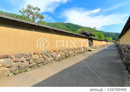 【福井県】晴天の一乗谷朝倉氏遺跡（復原町並） 116780460