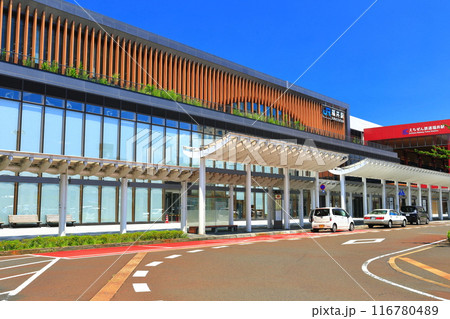 【福井県】快晴のJR福井駅 東口（北陸新幹線） 116780489