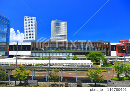 【福井県】快晴のJR福井駅 東口（北陸新幹線） 116780491