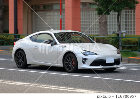 白い国産スポーツカー 116780957