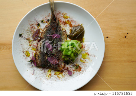 焼いたイワシと胡瓜の前菜 116781653