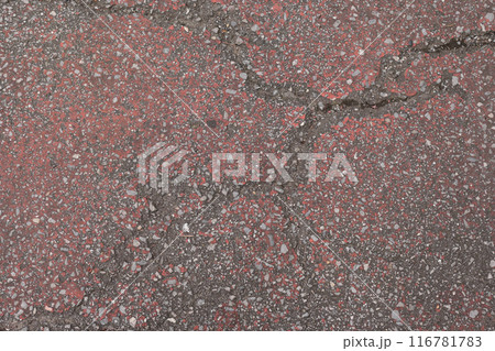 赤いアスファルト 116781783