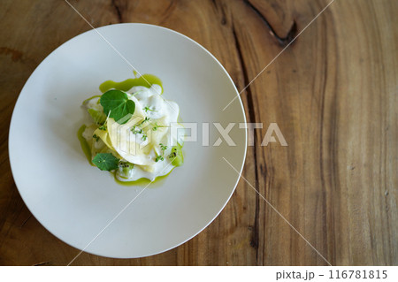 イカとコールラビの前菜 イカとコールラビの前菜 116781815