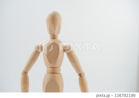 木製の人形のイメージ 116782180