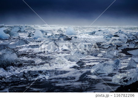 ダイヤモンドビーチの流氷イメージ（アイスランド） 116782206