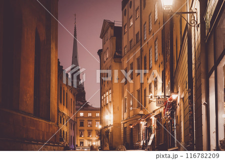 ガムラスタン旧市街の街並み（ストックホルム） 116782209