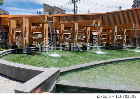 草津温泉　温泉門と足湯 116782308