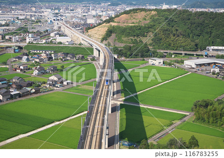 青田行く北陸新幹線 116783255