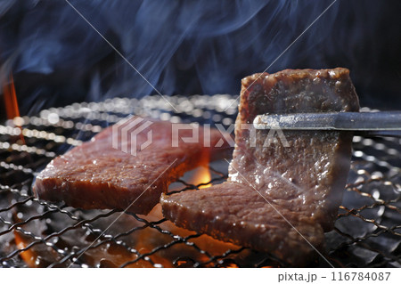 焼肉イメージ　網焼き 116784087