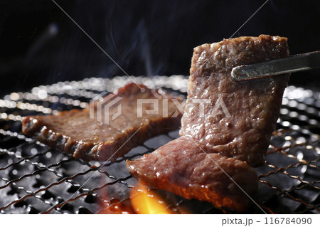 焼肉イメージ　網焼き 116784090