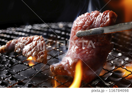 焼肉イメージ　網焼き 116784098