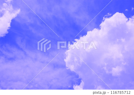 雲のある青空 (背景素材） 116785712