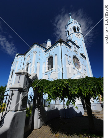 中央ヨーロッパのスロヴァキア　青空のブラチスラヴァの青の教会（ブルーチャーチ）、聖アルジュベタ教会 116785930