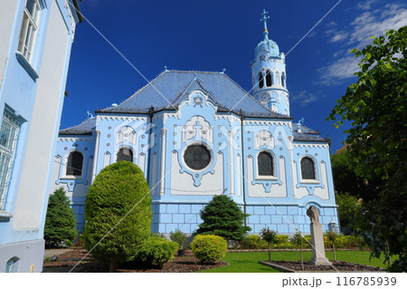 中央ヨーロッパのスロヴァキア　青空のブラチスラヴァの青の教会（ブルーチャーチ）、聖アルジュベタ教会 116785939