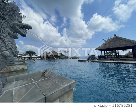 インドネシア、バリ島にあるアヤナリゾートのメインプール インドネシア、バリ島にあるアヤナリゾートのメインプール 116786281