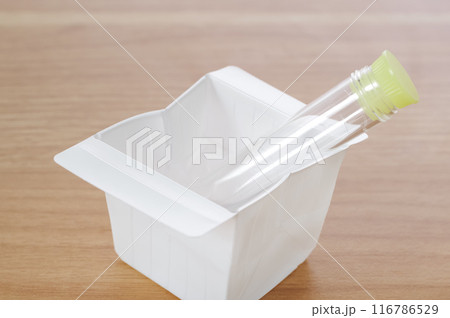 健康診断で使用する尿検査キット 健康診断で使用する尿検査キット 116786529