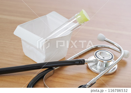 健康診断で使用する尿検査キット 健康診断で使用する尿検査キット 116786532