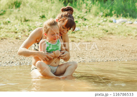 mom and child swim in the river 116786533