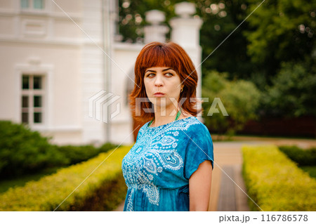 The girl next to the old castle 116786578