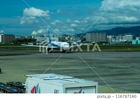 飛行機 空港 滑走路 飛行機 空港 滑走路 116787160