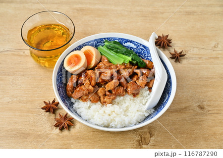 ルーローハン、ルーロー飯、魯肉飯。台湾料理、豚肉の甘めスパイス煮。 116787290