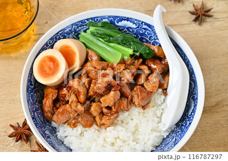 ルーローハン、ルーロー飯、魯肉飯。台湾料理、豚肉の甘めスパイス煮。 ルーローハン、ルーロー飯、魯肉飯。台湾料理、豚肉の甘めスパイス煮。 116787297