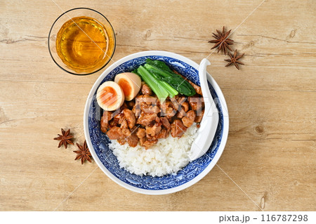 ルーローハン、ルーロー飯、魯肉飯。台湾料理、豚肉の甘めスパイス煮。 116787298