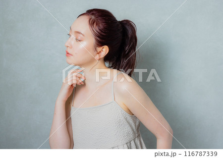 ポニーテールの女性 ポニーテールの女性 116787339