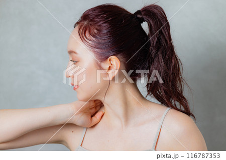 ポニーテールの女性 ポニーテールの女性 116787353