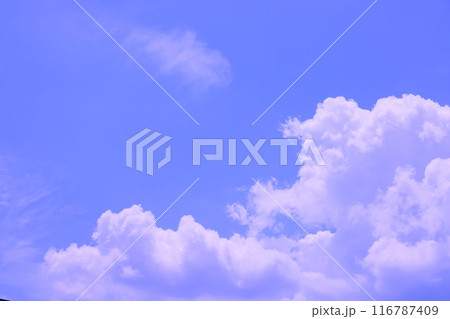 雲のある青空 (背景素材) 雲のある青空 (背景素材) 116787409