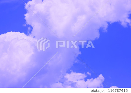 雲のある青空 (背景素材） 116787416