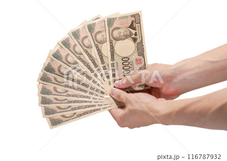 日本の新紙幣。一万円札を10枚持っている手 日本の新紙幣。一万円札を10枚持っている手 116787932