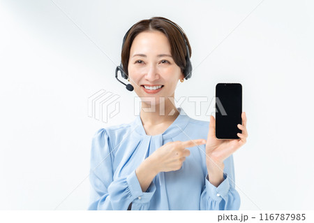 ミドル女性 ビジネス オペレーター スマホ ミドル女性 ビジネス オペレーター スマホ 116787985