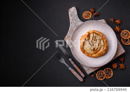 Delicious sweet crispy galettes with fruits and cinnamon 116789940