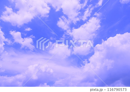 雲のある青空 (背景素材） 116790573