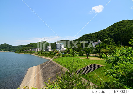ダム湖100選御所湖 と繋温泉 116790815