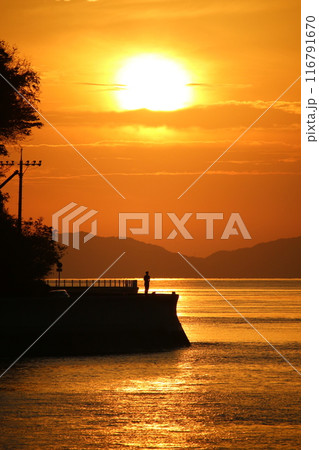 瀬戸内の夕日 116791670