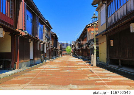 【石川県】快晴の金沢（ひがし茶屋街）　 116793549