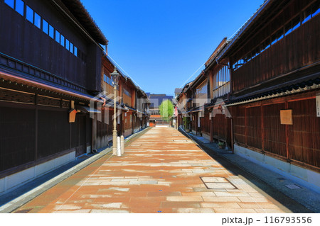 【石川県】快晴の金沢（ひがし茶屋街）　 116793556