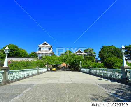 【石川県】快晴の金沢城　石川門 116793569