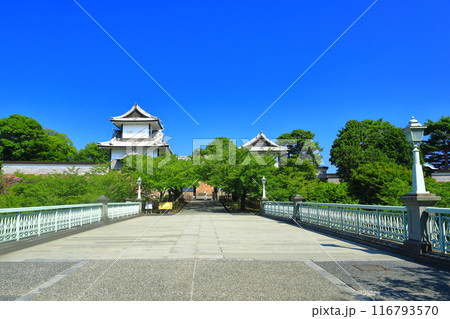 【石川県】快晴の金沢城　石川門 116793570