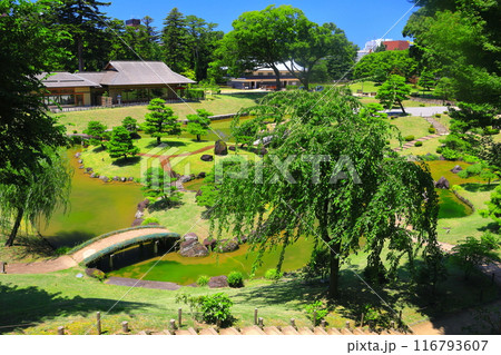 【石川県】晴天下の金沢城 玉泉院丸庭園 【石川県】晴天下の金沢城 玉泉院丸庭園 116793607