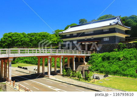 【石川県】快晴の金沢城の鼠多門と鼠多門橋 【石川県】快晴の金沢城の鼠多門と鼠多門橋 116793610