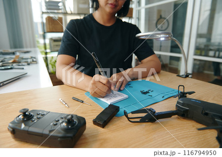 Master Making List Of Details For Repair 116794950