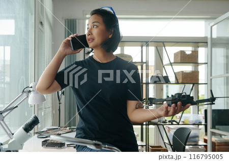 Master Talking On The Phone With Customer Master Talking On The Phone With Customer 116795005