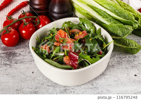 Salad with salmon and arugula 116795248