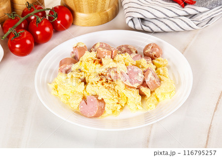 Healthly breakfast with scamble and sausages Healthly breakfast with scamble and sausages 116795257