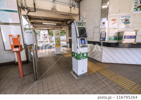 日本の寒川都市景観　JR相模線　倉見駅。“大正レトロモダン”…無人駅だが改札（入場）は最新の…＝7月 116795264