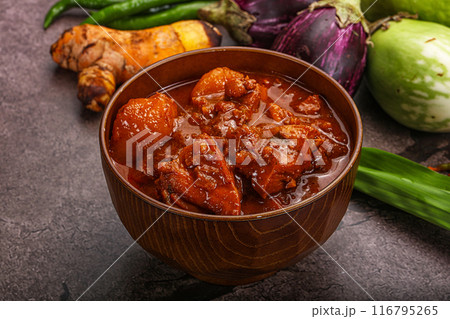 Indian cuisine - spicy chicken vindaloo Indian cuisine - spicy chicken vindaloo 116795265